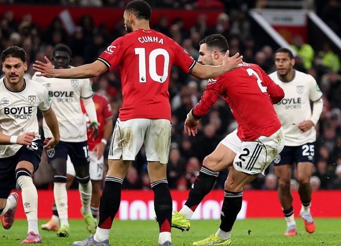 卡里克上任13场，B费狂揽14球助攻