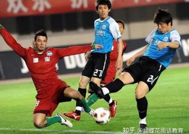 足球报：中甲误判频出技术落后，严重伤害投资人与球迷热情