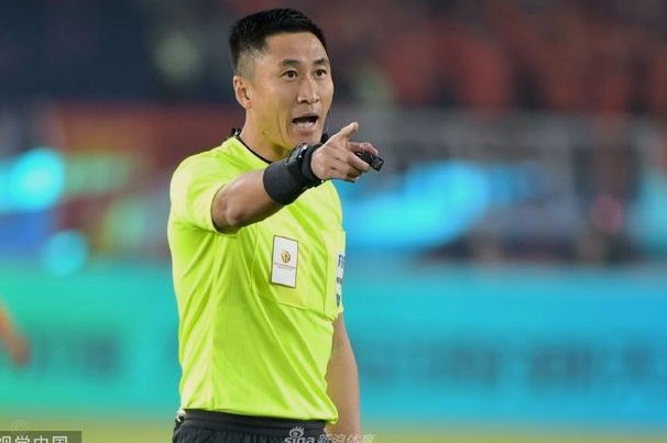 中国裁判马宁、傅明和周飞即将赴美 准备执法世界杯