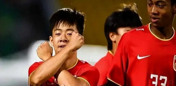 浮岛敏被围攻，是不是因为某些人在某些小球员身上下了重注，而浮岛敏动了他们的蛋糕？