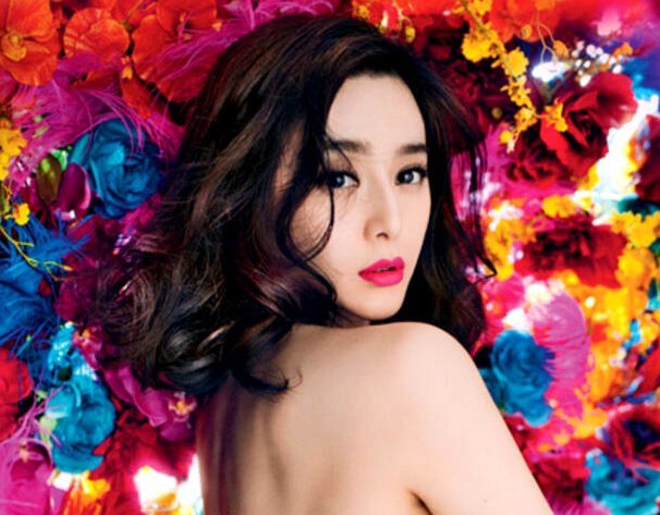 成人女星Ins晒性感照片：C罗和梅西，谁才是最伟大的球员？