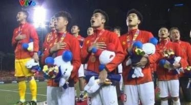 听听日本国少怎么看待跳级参赛的。日本有跳级参赛的传统，以老带新值得我们学习。这次我们U16国少也有跳级的。