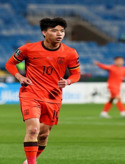 亚运男足前瞻：中国队再战泰国冲击四强，王钰栋停赛成变数